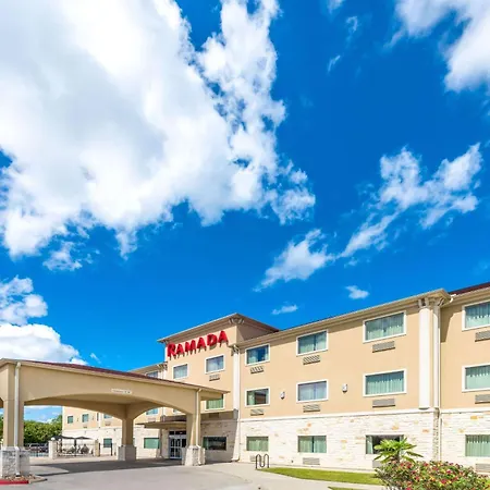 Ramada By Wyndham College Station Hotel